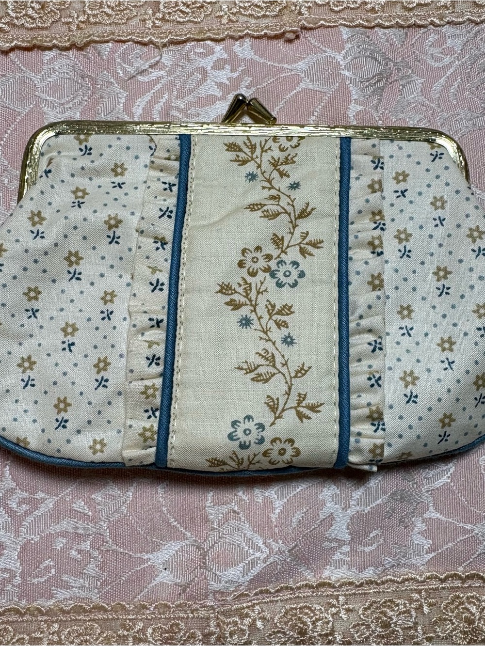 Vintage Celebrity USA Floral Kiss Lock Clutch Wallet Cottagecore Fabric Purse